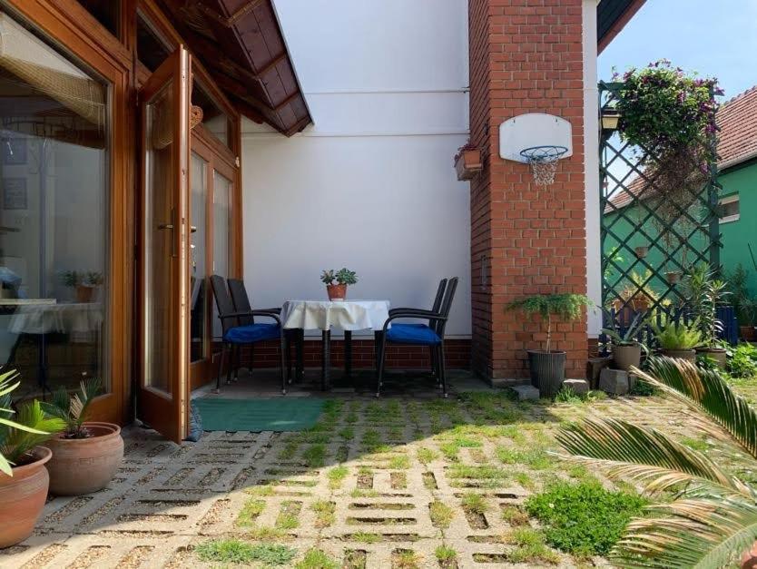 Jorgos Apartman Кестхей Экстерьер фото